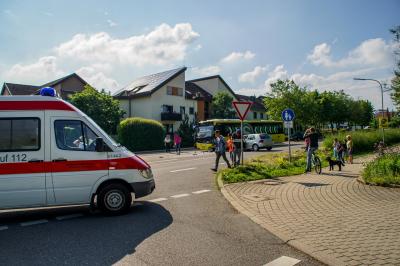 Jettingen:  PKW crasht in Linienbus - vier Verletzte Personen